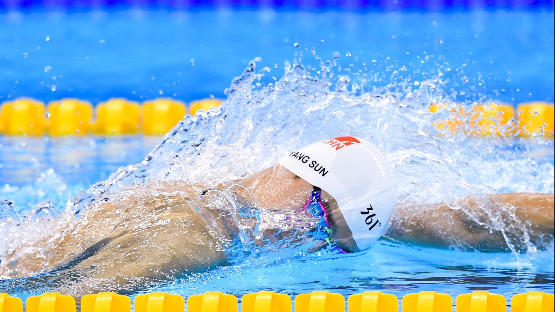 世界青少年滑雪挑战赛在东北激烈进行，青少年滑雪赛事