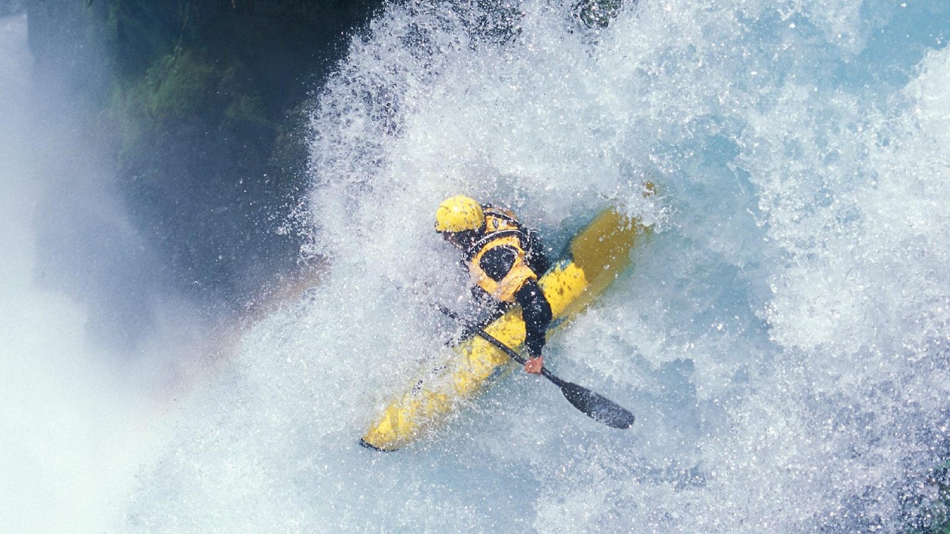 世界青年游泳比赛中国队多人摘金，世界青年游泳记录