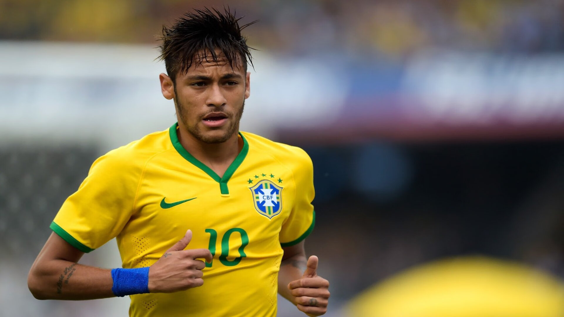 万米长跑决赛，莫桑比克选手突围夺金